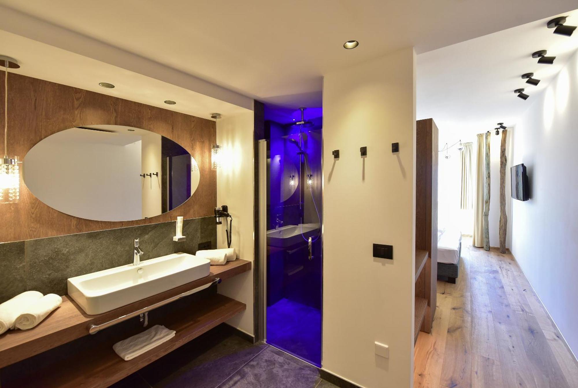 Hotel Goldene Traube Термено Экстерьер фото